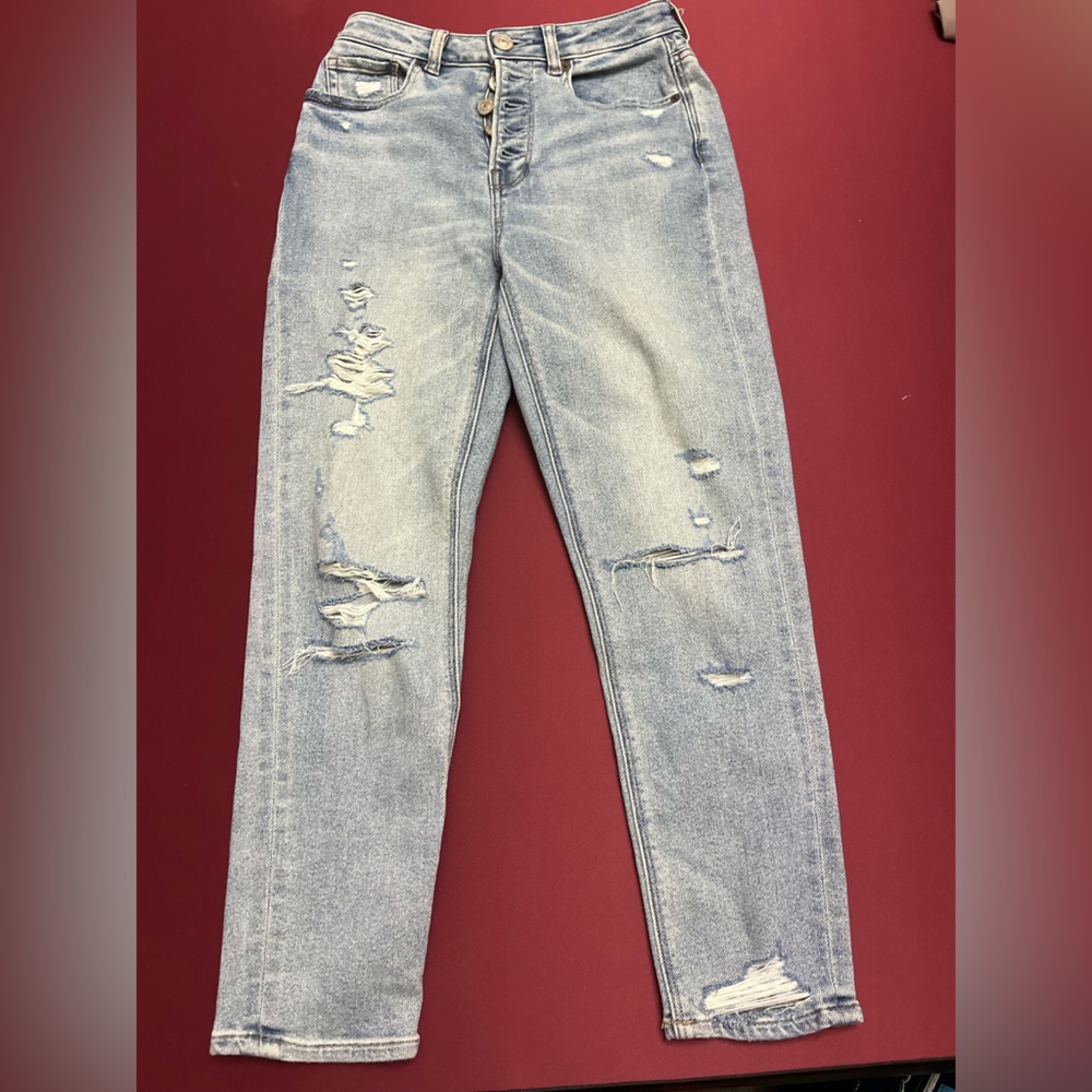 AMERICAN EAGLE HIGH WAIST DISTRESSED JEANS